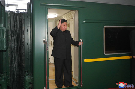 ロシア訪問に向かう北朝鮮の金正恩総書記＝１０日、平壌（朝鮮通信・時事）
