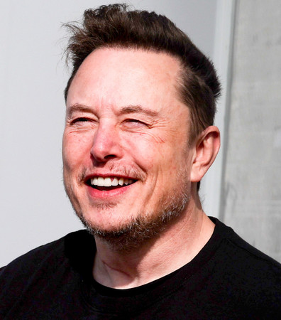 Ｘ（旧ツイッター）オーナーのイーロン・マスク氏＝３月１３日、ベルリン近郊（ＥＰＡ時事）