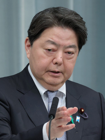 記者会見する林芳正官房長官＝１９日午前、首相官邸