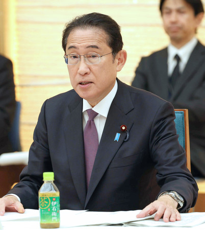 新しい資本主義実現会議で発言する岸田文雄首相＝９日午後、首相官邸