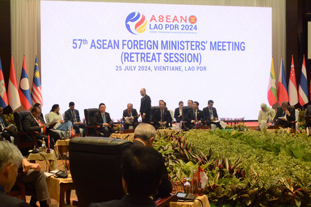 ２５日、ビエンチャンで開かれた東南アジア諸国連合（ＡＳＥＡＮ）外相会議