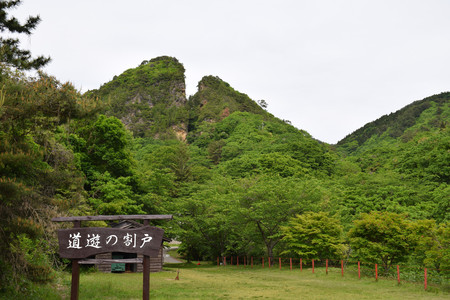 「佐渡島（さど）の金山」の象徴である「道遊の割戸」＝５月１５日、新潟県佐渡市