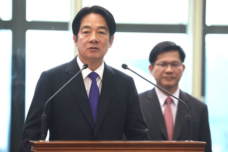 ３０日、台湾北部・桃園国際空港で演説する頼清徳総統（ＡＦＰ時事）