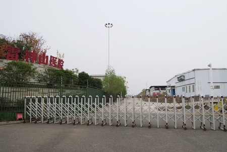 コロナ禍で建設され、今は無人となった「武漢雷神山医院」=4日、中国湖北省武漢市