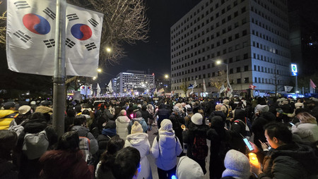 7日、ソウルの韓国国会前で開かれた尹錫悦大統領の弾劾を求める集会