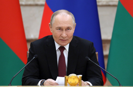 ロシアのプーチン大統領=6日、ベラルーシ・ミンスク(EPA時事)