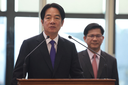 台湾の頼清徳総統=11月30日、桃園国際空港(AFP時事)