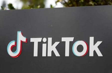 TikTok(ティックトック)の看板(EPA時事)