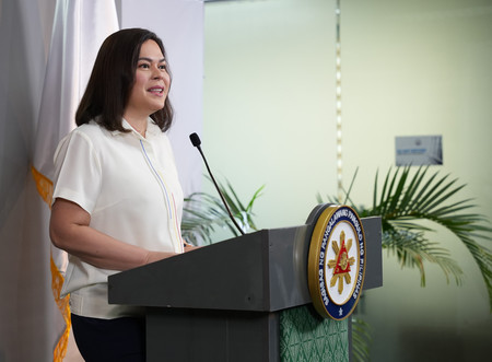 フィリピンのサラ・ドゥテルテ副大統領=7日、マニラ首都圏マンダルヨン市(副大統領府提供・時事)