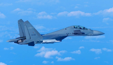 中国軍のJ16戦闘機(防衛省統合幕僚監部提供)