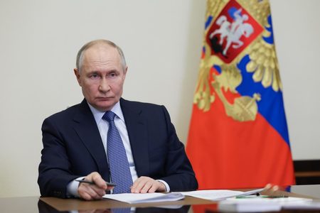 ロシアのプーチン大統領=14日、モスクワ郊外(EPA時事)