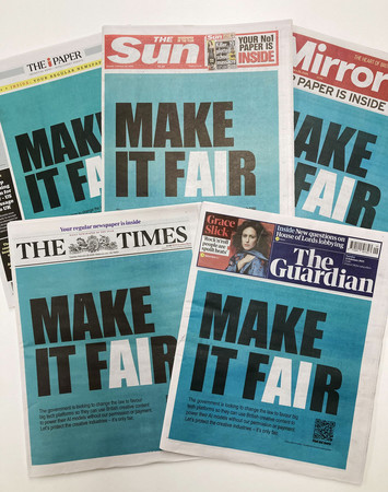 著作権法改正案に抗議するキャンペーン広告が一斉に掲載された２５日付の英紙＝ロンドン
