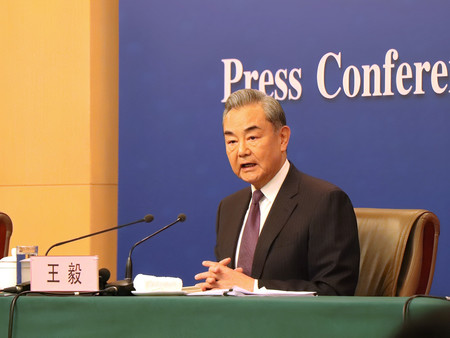 ７日、北京で記者会見に臨む中国の王毅共産党政治局員兼外相