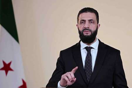 9日、ダマスカスで演説するシリアのシャラア暫定大統領(シリア当局が公開したビデオ声明から・AFP時事)