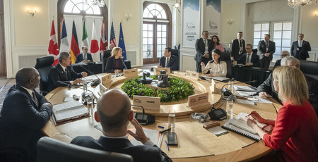 13日、カナダ東部シャルルボワで開かれた先進7カ国(G7)外相会合=米国務省提供(EPA時事)