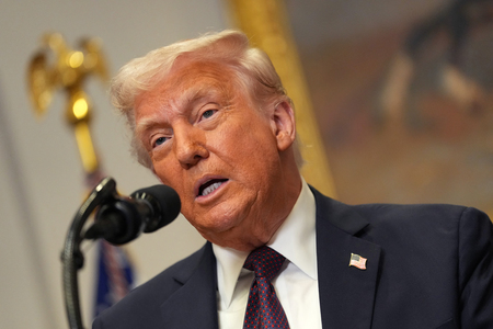 トランプ米大統領=24日、ワシントン(AFP時事)