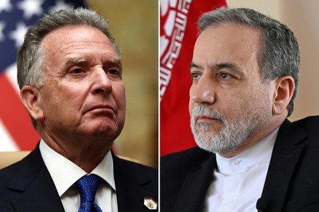 米国のウィトコフ中東担当特使(左)とイランのアラグチ外相(AFP時事)