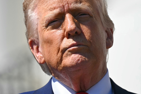 トランプ米大統領=9日、ワシントン(AFP時事)