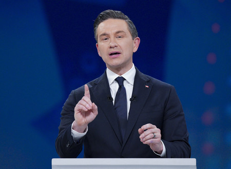カナダ最大野党保守党のピエール・ポワリエーブル党首＝１７日、モントリオール（ＡＦＰ時事）