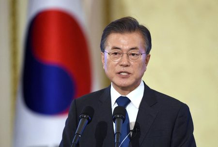 韓国の文在寅大統領（当時）＝２０１７年８月１７日、ソウル（ＡＦＰ時事）