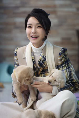 韓国の尹錫悦前大統領夫人の金建希氏=2022年12月、京畿道竜仁市(韓国大統領府提供)(AFP時事)
