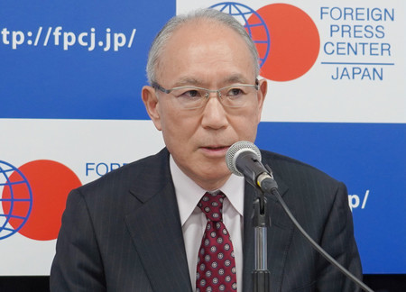 記者会見する松田邦紀前駐ウクライナ大使=25日、東京都千代田区