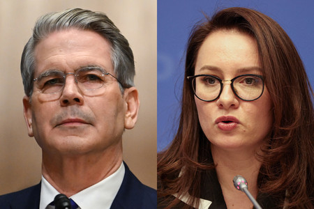 ベセント米財務長官(写真左)とウクライナのスビリデンコ第1副首相兼経済相(AFP時事)