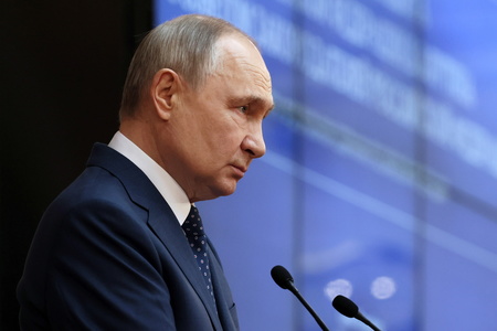 ロシアのプーチン大統領=4月28日、サンクトペテルブルク(EPA時事)