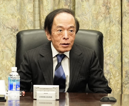 金融政策決定会合に臨む日銀の植田和男総裁=1日午前、日銀本店(代表撮影)