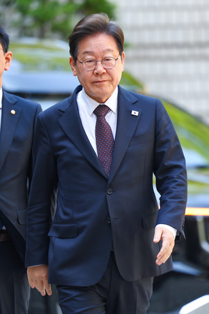 韓国の革新系最大野党「共に民主党」の大統領候補、李在明前代表=4月29日、ソウル(EPA時事)