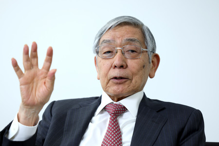 インタビューに答える黒田東彦前日銀総裁=4月28日、東京都港区