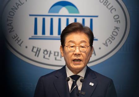 韓国の革新系最大野党「共に民主党」の大統領候補、李在明前代表=4月11日、ソウル(EPA時事)