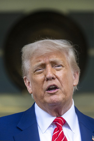 トランプ米大統領=8日、ワシントン(AFP時事)