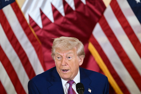 １５日、ドーハで企業経営者らとの会合に出席するトランプ米大統領（ＡＦＰ時事）