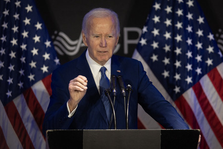バイデン前米大統領=4月15日、イリノイ州シカゴ(AFP時事)