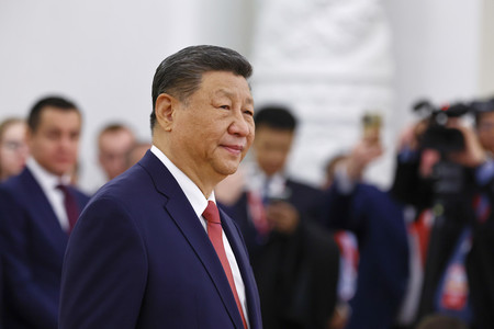 中国の習近平国家主席=8日、モスクワ(EPA時事)