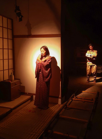 佐々木美佳さんが監督した短編映画「ブーゲンビリアの夢」撮影中の一場面=2月7日、インド東部コルカタ(佐々木さん提供・時事)
