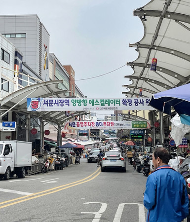 韓国南東部・大邱市の伝統市場「西門市場」=23日