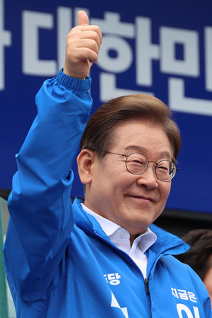 韓国の革新系最大野党「共に民主党」の李在明前代表=24日、ソウル近郊・富川市(EPA時事)