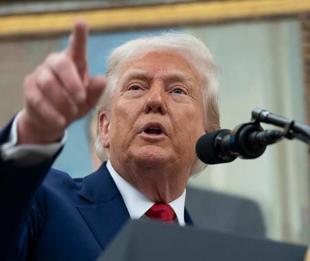 トランプ米大統領=28日、ワシントン(EPA時事)