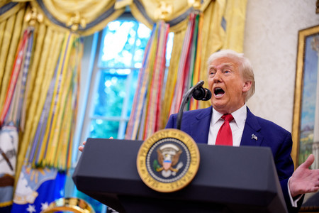 トランプ米大統領＝２８日、ワシントン（ＡＦＰ時事）
