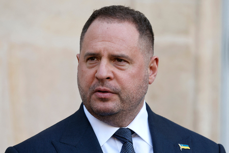 ウクライナのイェルマーク大統領府長官＝３月２６日、フランス・パリ（ＡＦＰ時事）