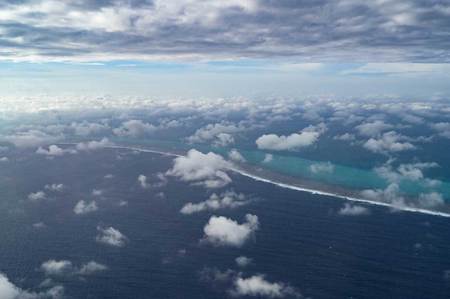 南シナ海のスカボロー礁=2月18日撮影(AFP時事)