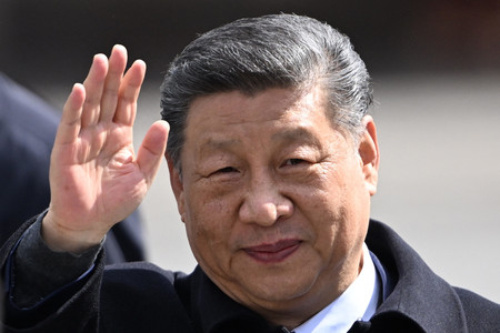 中国の習近平国家主席=9日、モスクワ(AFP時事)