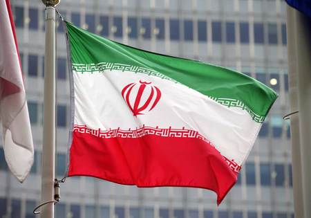 国際原子力機関（ＩＡＥＡ）前に掲げられたイラン国旗＝２０２４年１１月２０日、ウィーン（ＥＰＡ時事）
