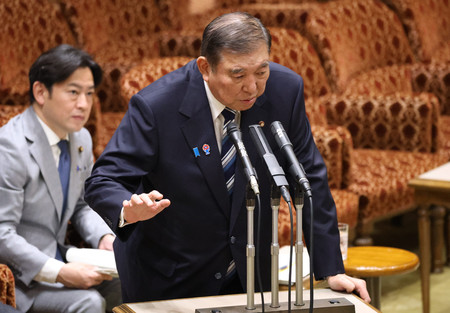 参院予算委員会で答弁する石破茂首相＝２日午後、国会内
