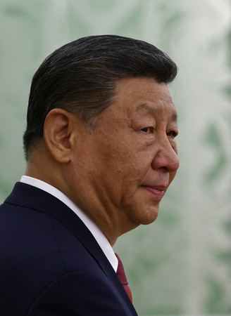 中国の習近平国家主席=5月8日、モスクワ(EPA時事)