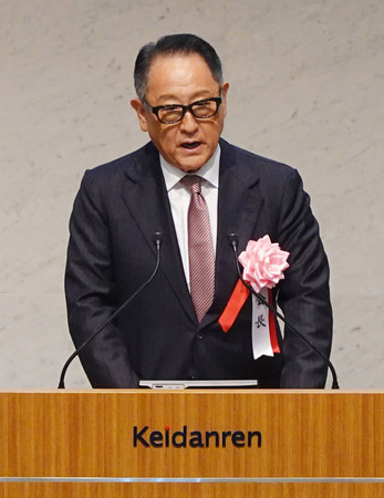 日本自動車会議所の会合であいさつするトヨタ自動車の豊田章男会長＝１０日午後、東京都千代田区