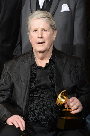 米サーフ・ロックバンド、ビーチ・ボーイズのリーダーのブライアン・ウィルソンさん=2013年2月、西部カリフォルニア州ロサンゼルス(AFP時事)