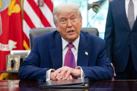 米国のトランプ大統領=10日、ワシントン(AFP時事)